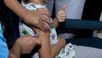 Apenas 32% do público-alvo se vacinaram contra dengue no DF (Reprodução/Record TV Brasília)